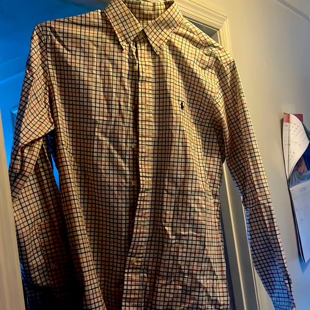 Very nice long sleeve, button down Ralph Lauren shirt. Worn twice